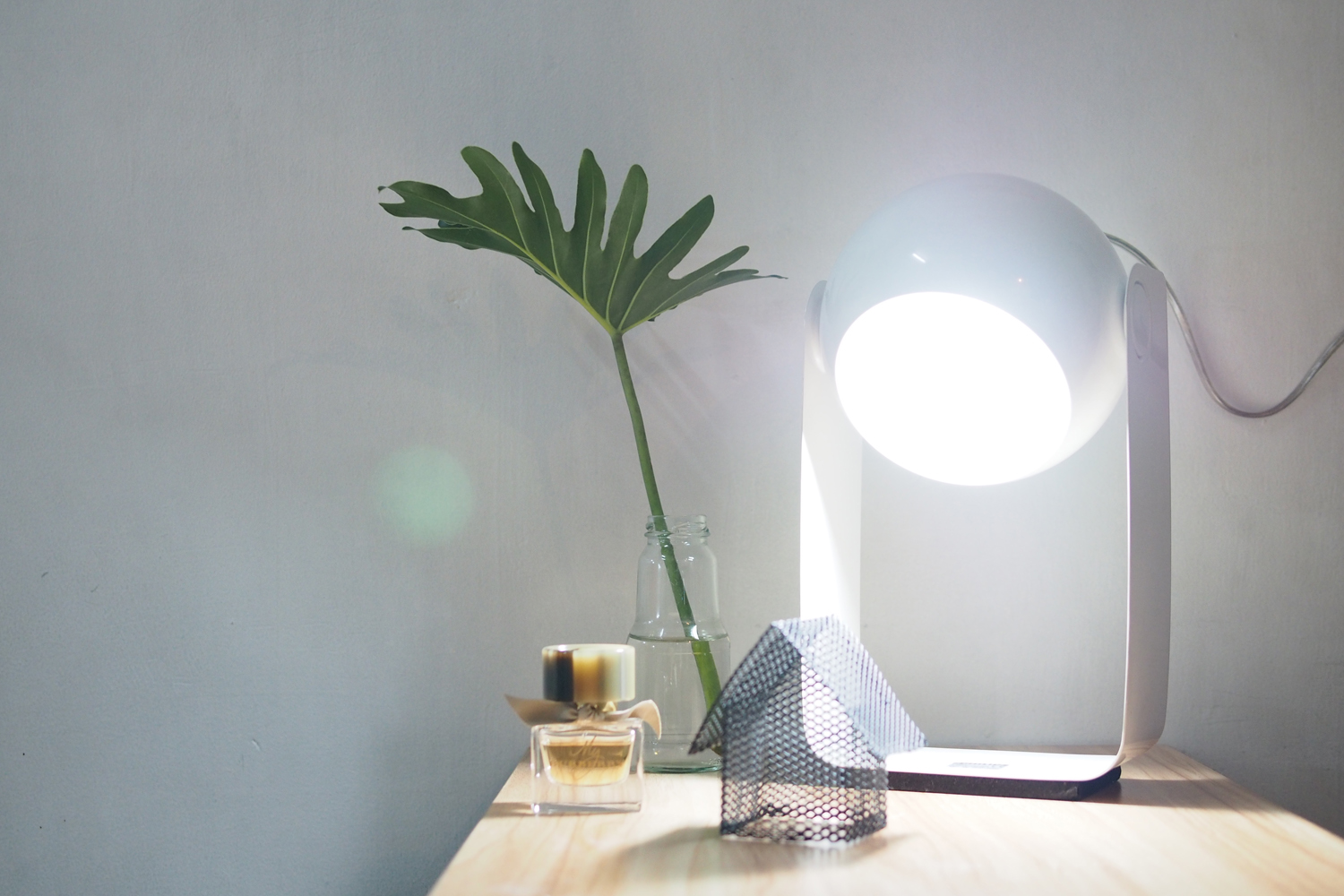 Philips Lighting LED SceneSwitch Bulb Brightness Change in 40% Cool Daylight