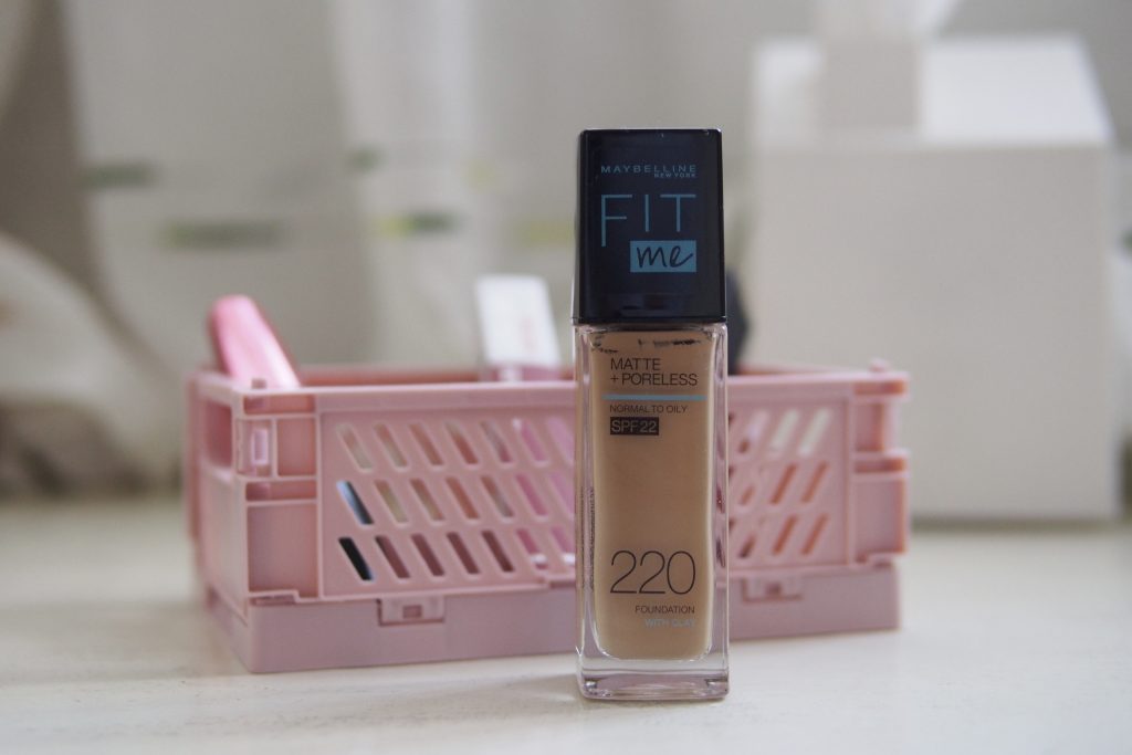 Maybelline Fit Me Foundation 220