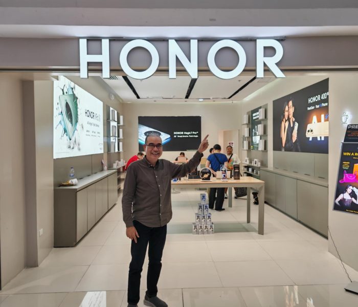 Tech Expert Art Samaniego Lines Up Early, 90th out of 400 to Pre-Order HONOR 400 5G in SM City Sta. Rosa